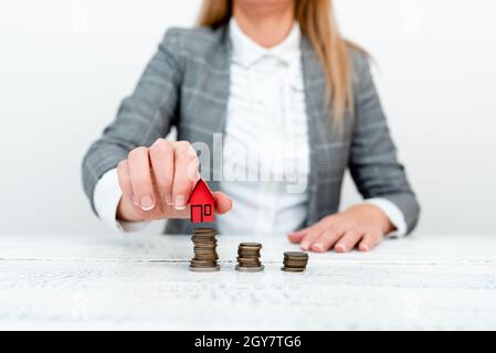 Diskussion Von Plänen Zur Hausfinanzierung, Erläuterung Von Wohnungsbaudarlehen Und Hypotheken Stockfoto
