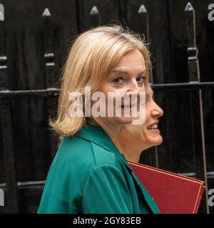 London, Großbritannien. Oktober 2021. Liz Truss, Foreign Secretary in Downing Street, London Kredit: Ian Davidson/Alamy Live News Stockfoto
