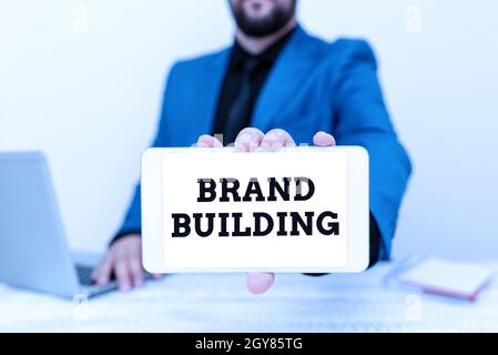 Konzeptionelle Darstellung Markenbildung, Konzept bedeutet, Kunden zu stärken, ist das Wissen über einen bestimmten Business Tech Guru, der neu entwickelte Geräte verkauft, Stockfoto