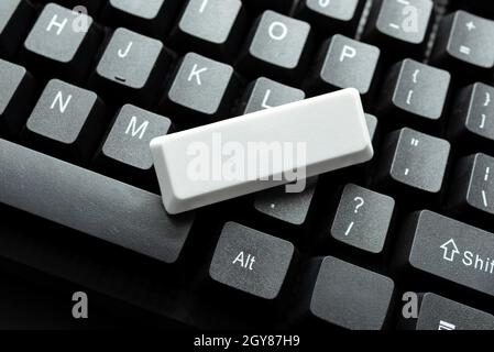 Alte Notizen Erneut Eingeben, Textspiele Spielen, Tippgeschwindigkeit Testen Stockfoto