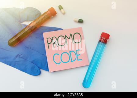 Textüberschrift mit Promo-Code, Buchstaben oder Zahlen zur Unternehmensübersicht, die einen Rabatt auf eine Meldung zur Verbreitung von Viren ermöglichen Stockfoto