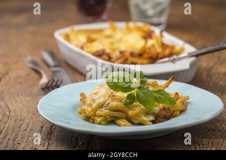 Gebackene italienische Maceroni-Pasta mit Käse Stockfoto