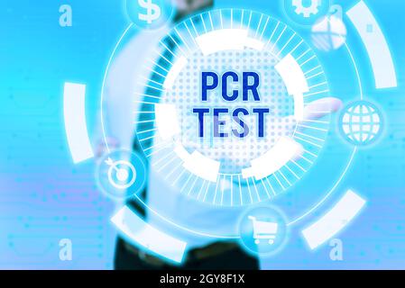 Konzeptdarstellung PCR-Test, Geschäftskonzept qualitativer Nachweis des viralen Genoms innerhalb der kurzen Seqeunce der DNA Gentelman Uniform Standing Holdin Stockfoto