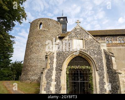 St Mary's Church, Wortham eine sächsische runde Turmkirche in der Nähe von Redgrave, Suffolk, Großbritannien. Stockfoto