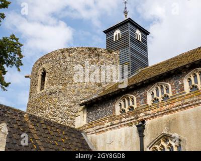 St Mary's Church, Wortham eine sächsische runde Turmkirche in der Nähe von Redgrave, Suffolk, Großbritannien. Stockfoto