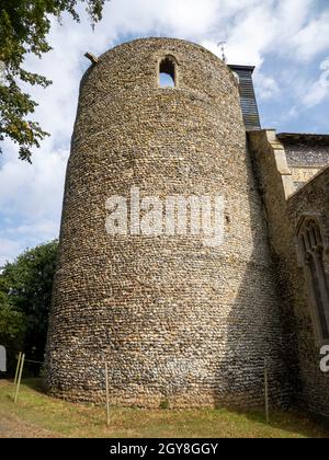 St Mary's Church, Wortham eine sächsische runde Turmkirche in der Nähe von Redgrave, Suffolk, Großbritannien. Stockfoto