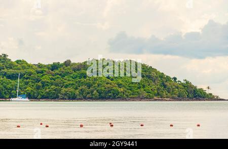 Bo Phut Strandlandschaftspanorama mit Booten auf der Insel Koh Samui in Thailand. Stockfoto