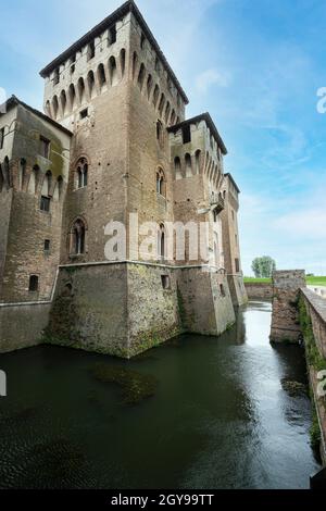 Mantua, Italien. 13. Juli 2021. Panoramablick auf das Schloss von San Giorgio im Stadtzentrum Stockfoto