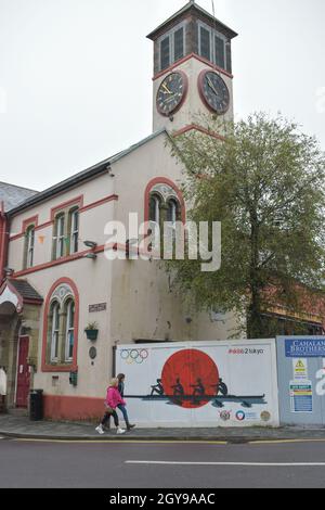 Skibbereen, West Cork, Irland. Oktober 2021. Skibbereen ist gefüllt mit Objekten von Skibbereen Ruderverein Symbole. Kredit: Karlis Dzjamko/Alamy Live Nachrichten Stockfoto