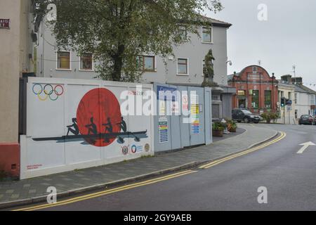 Skibbereen, West Cork, Irland. Oktober 2021. Skibbereen ist gefüllt mit Objekten von Skibbereen Ruderverein Symbole. Kredit: Karlis Dzjamko/Alamy Live Nachrichten Stockfoto