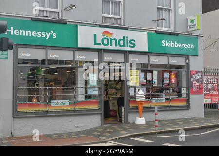 Skibbereen, West Cork, Irland. Oktober 2021. Londas kündigt neue landesweite Werbekampagne im Wert von 1 Mio. € an. Kredit: Karlis Dzjamko/Alamy Live Nachrichten Stockfoto