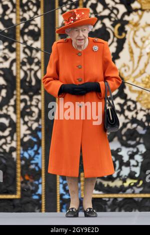 07/10/2021. London, Großbritannien. Queen Elizabeth II nimmt an der Queens Baton Relay-Veranstaltung im Buckingham Palace für die Commonwealth Games 2022 in Birmingham Teil. Foto von Ray Tang. Stockfoto