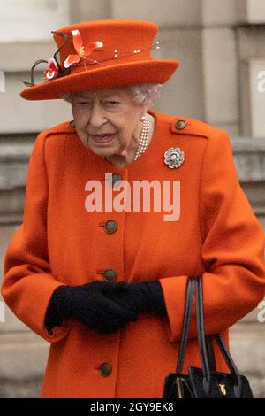 07/10/2021. London, Großbritannien. Queen Elizabeth II nimmt an der Queens Baton Relay-Veranstaltung im Buckingham Palace für die Commonwealth Games 2022 in Birmingham Teil. Foto von Ray Tang. Stockfoto