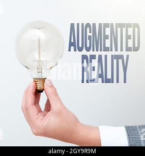 Konzeptionelle Bildunterschrift Augmented Reality, Business Approach Interaktives Erlebnis einer realistischen Umgebung Handlampe, die Neues zeigt oder präsentiert Stockfoto