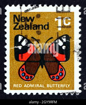 NEUSEELAND - UM 1970: Eine in Neuseeland gedruckte Briefmarke zeigt Red Admiral Butterfly, Vanessa Atalanta, Butterfly, um 1970 Stockfoto