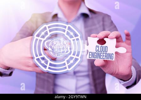 Inspiration zeigt Zeichen Cloud Engineering, Wort für die Anwendung von Engineering-Disziplinen auf Cloud-Computing Business Frau zeigen Puzzle P Stockfoto