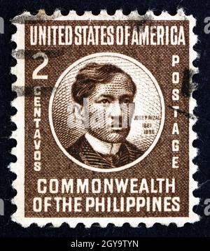 PHILIPPINEN - UM 1946: Eine auf den Philippinen gedruckte Briefmarke zeigt Jose Rizal, Nationalheld, Nationalist und Reformist, um 1946 Stockfoto