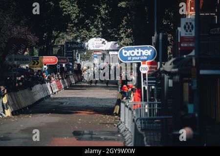 Walsall, Großbritannien. 5. Oktober 2021, AJ Bell Womens Cycling Tour, Etappe 2, Walsall nach Walsall. Amy Pieters gewinnt die Etappe 2 der Frauen-Tour. Kredit: Aktion Plus Sport Bilder/Alamy Live Nachrichten Stockfoto