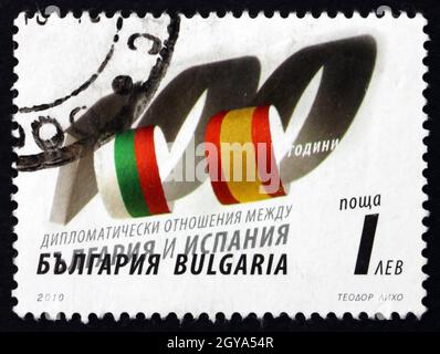 BULGARIEN - UM 2010: Eine in Bulgarien gedruckte Marke, die dem 100. Jahrestag der diplomatischen Beziehungen zwischen Bulgarien und Spanien gewidmet ist, um 2010 Stockfoto