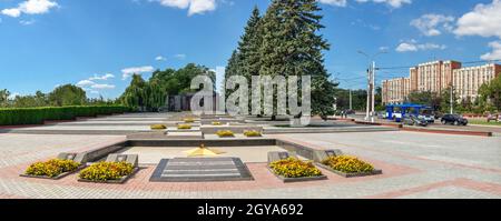 Tiraspol, Moldawien 06.09.2021. Denkmal der Herrlichkeit in Tiraspol, Transnistria oder Moldawien, an einem sonnigen Sommertag Stockfoto