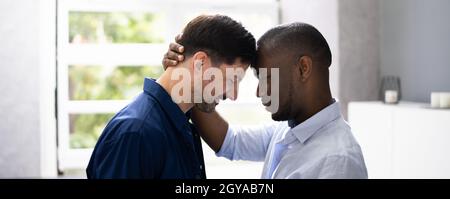 Glücklich Homosexuell Paar Dating. Romantischer Afroamerikaner Stockfoto