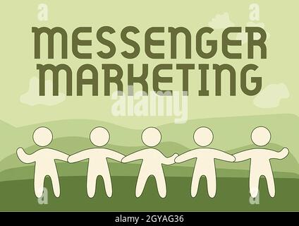Hand schreiben Zeichen Messenger Marketing, Internet-Konzept Akt des Marketings an Ihre Kunden mit einer Messaging-App fünf stehende Menschen Zeichnung Holding Stockfoto