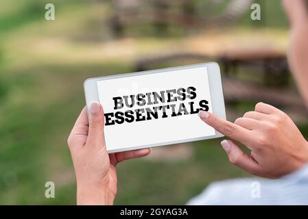 Schreiben, Text anzeigen Business Essentials, Konzeptfoto wichtige Schlüsselideen zur Verbesserung der Geschäftsfähigkeiten sprach- und Videoanrufe Conn Stockfoto