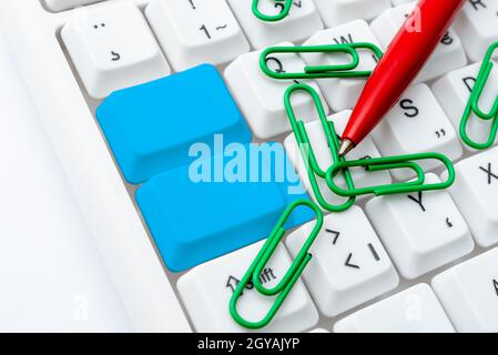 Typing Engineering Lessons And Lectures, Fixing Broken Technology Concept Stockfoto