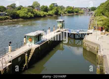 Richmond Lock auf der Themse Stockfoto