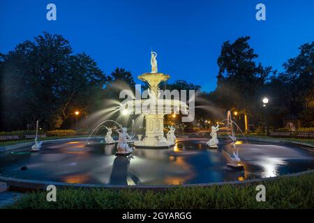 Berühmter historischer Forsyth-Brunnen in Savannah, Georgia, USA Stockfoto