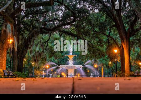 Berühmter historischer Forsyth-Brunnen in Savannah, Georgia, USA Stockfoto