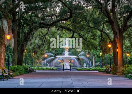 Berühmter historischer Forsyth-Brunnen in Savannah, Georgia, USA Stockfoto