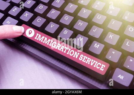 Handschrift Text Immigration Service, Business Idea verantwortlich für das Gesetz über Einwanderer und Einwanderung Schreiben Online Research Text Analysis, TR Stockfoto