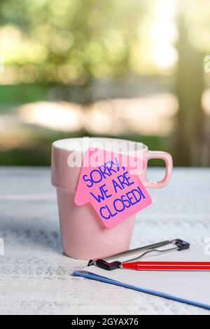 Text zeigt Inspiration Leider sind wir geschlossen, Word für Entschuldigung, dass wir das Geschäft für eine bestimmte Zeit geschlossen haben Beruhigung und Erfrischung Umwelt, Gard Stockfoto