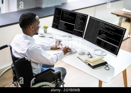 African American Web Developer. Software Programmer Codierung Stockfoto