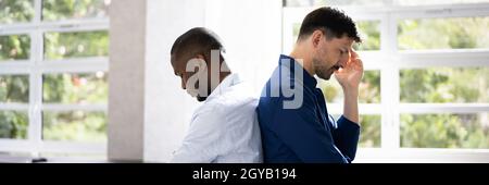 Homosexuell Paar Beziehung Konflikt Und Scheidung. Unglücklich Und Traurig Stockfoto