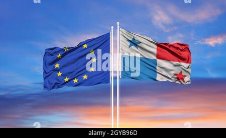 Europäische Union und Panama zwei Flaggen auf Fahnenmasten und blau wolkiger Himmel Stockfoto