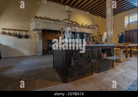 Beaune, Frankreich - 08 28 2021: Küche im Hospices de Beaune oder Hotel Dieu Stockfoto