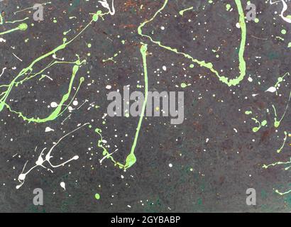 Farbspritzer auf einer schwarzen Oberfläche. Hintergrundbild. Für Text platzieren. Vorlage. Stockfoto