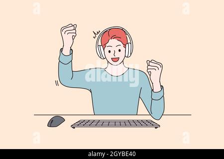 Glücksspiel und Sieg Konzept. Fröhlich enthusiastisch glücklich Mann Cartoon Charakter Gamer sitzen gewinnen Computerspiel gestikulierenden Vektor illus Stockfoto