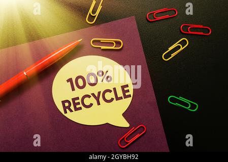 Schreiben Anzeige Text 100 Prozent Recycle, enthält Business Concept 100 Prozent Postkonsument wiederhergestellten Material Denken Neue helle Ideen erneuern Stockfoto