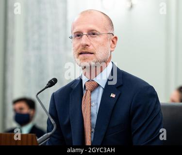Washington, Usa. Oktober 2021. Brendan Carr, Kommissar der Federal Communications Commission, spricht bei einer Anhörung des Ausschusses für Handel, Wissenschaft und Verkehr des Senats. Kredit: SOPA Images Limited/Alamy Live Nachrichten Stockfoto
