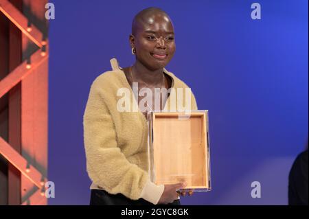 Berlin, Deutschland. Oktober 2021. Sandra Mujinga, Künstlerin, erhält den National Gallery Award 2021. Quelle: Christophe Gateau/dpa/Alamy Live News Stockfoto