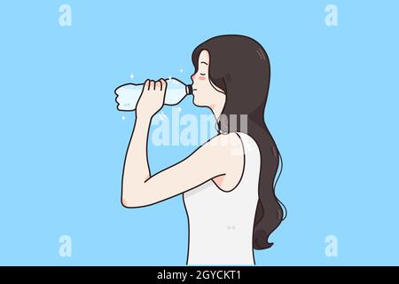 Trinkwasser und gesundes Lifestyle-Konzept. Junge lächelnde Mädchen stehen und trinken reines sauberes Wasser aus der Flasche über blauem Hintergrund Vektor-Illust Stockfoto