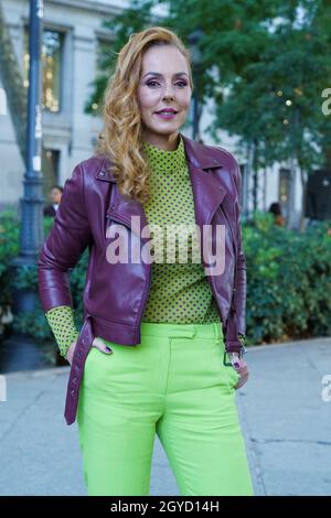 Madrid, Spanien. Oktober 2021. Rocio Carrasco nimmt an der Palomo Fashion Show im Paseo Del Prado in Madrid Teil. (Foto: Atilano Garcia/SOPA Images/Sipa USA) Quelle: SIPA USA/Alamy Live News Stockfoto