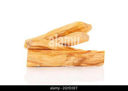 Palo santo Holzstäbchen isoliert auf weißem Hintergrund. Stockfoto