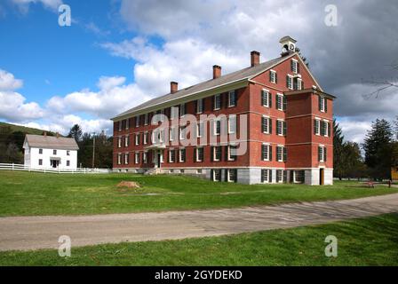 Hancock Shaker Museum, Pittsfield, Massachusetts, USA - Eine Shaker-Gemeinde, die in den 1780er Jahren gegründet wurde. Das gemauerte Wohnhaus. Stockfoto