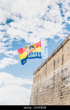 Flagge der Château d'Oléron am Hafen der Château d'Oléron auf der Insel Oléron in Frankreich Stockfoto