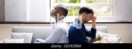 Homosexuell Paar Beziehung Konflikt Und Scheidung. Unglücklich Und Traurig Stockfoto