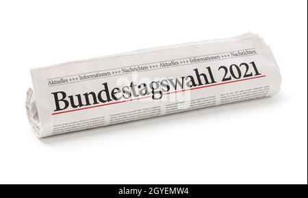 Gerollte Zeitung - Bundestagswahl 2021 - Bundestagswahl 2021 Stockfoto